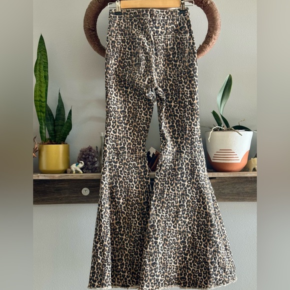 Free People Super Flare cheeta Jeans - Picture 5 of 7